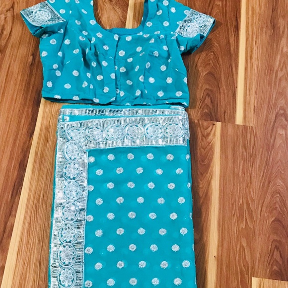 ALL SALES FINAL. Indian saree - Picture 1 of 3